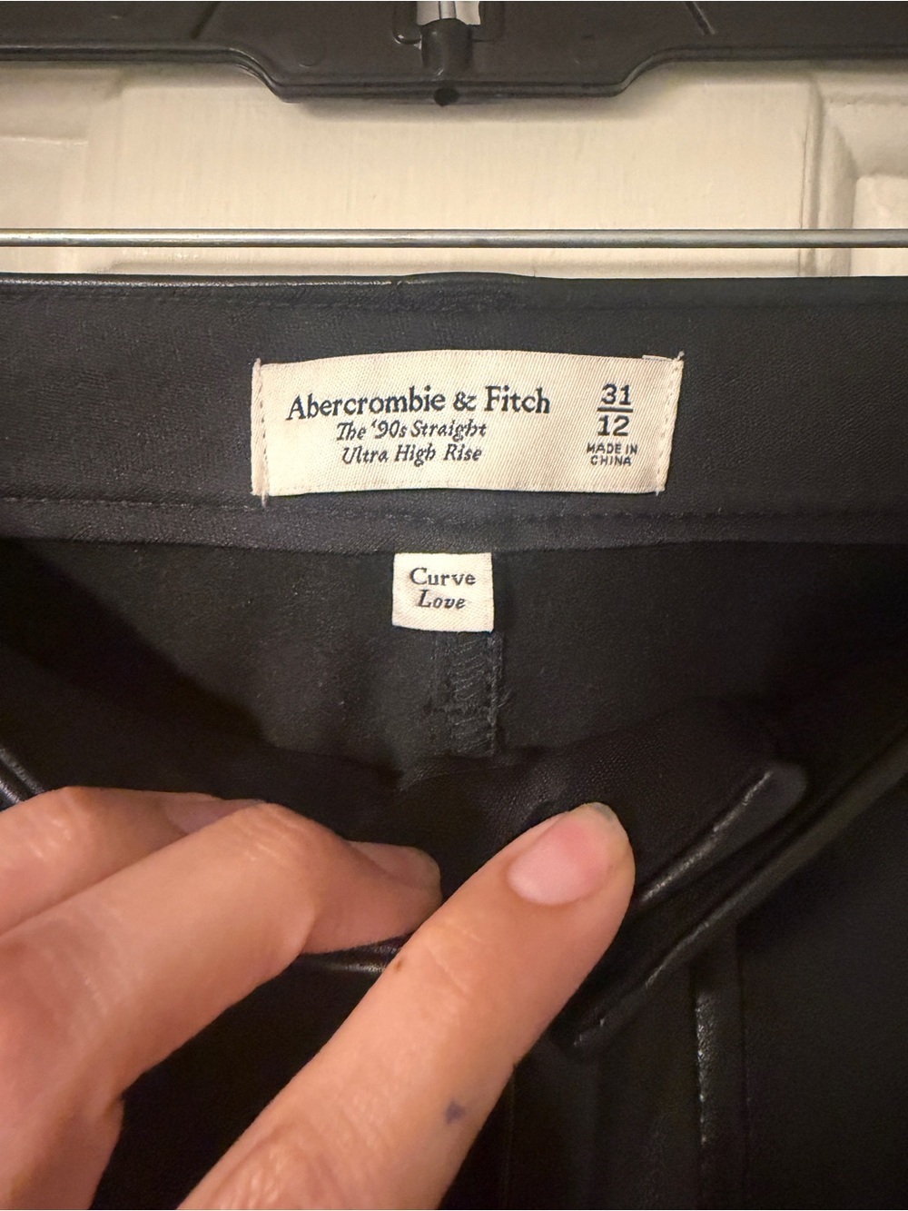Abercrombie and Fitch 90s Straight Vegan Leather Pants. - Picture 3 of 9